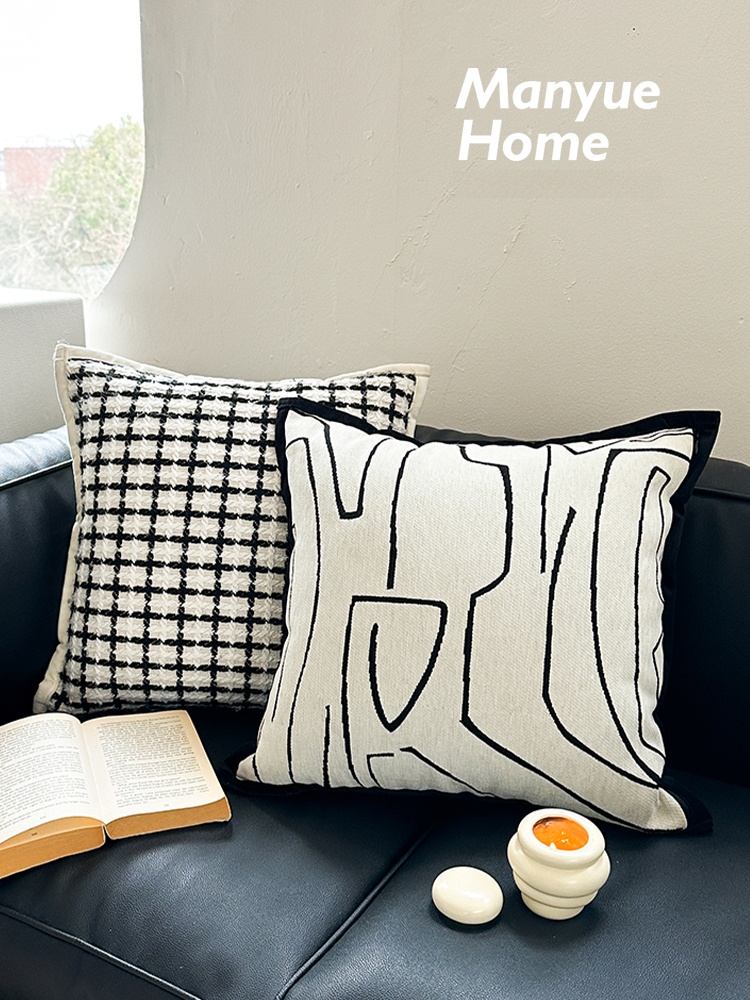 Home Fragrance In French - Наволочка в черно-белую клетку в стиле